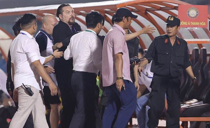 CLB Thanh Hoá bị phạt 2 triệu đồng vì có 5 trường hợp lĩnh thẻ vàng - Ảnh: Phan Tùng