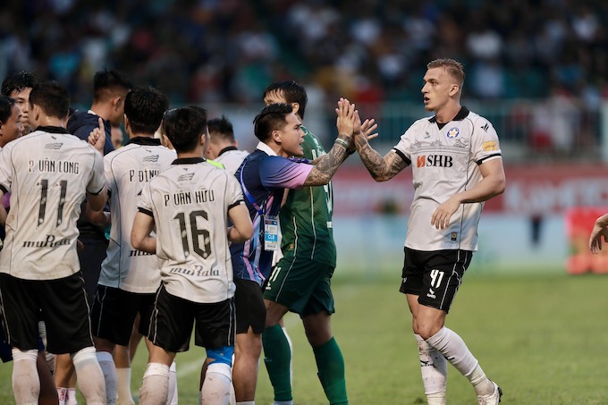 SHB Đà Nẵng đã giành được 1 điểm trên sân Pleiku. Ảnh: Minh Trần