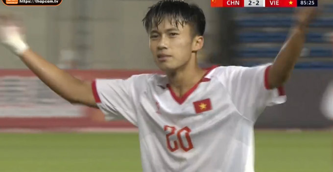 Sỹ Bách gỡ hoà 2-2 cho U16 Việt Nam
