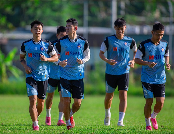 SHB Đà Nẵng đang nỗ lực tập luyện chuẩn bị cho 2 trận đấu cuối của mùa giải - Ảnh: Phi Hải