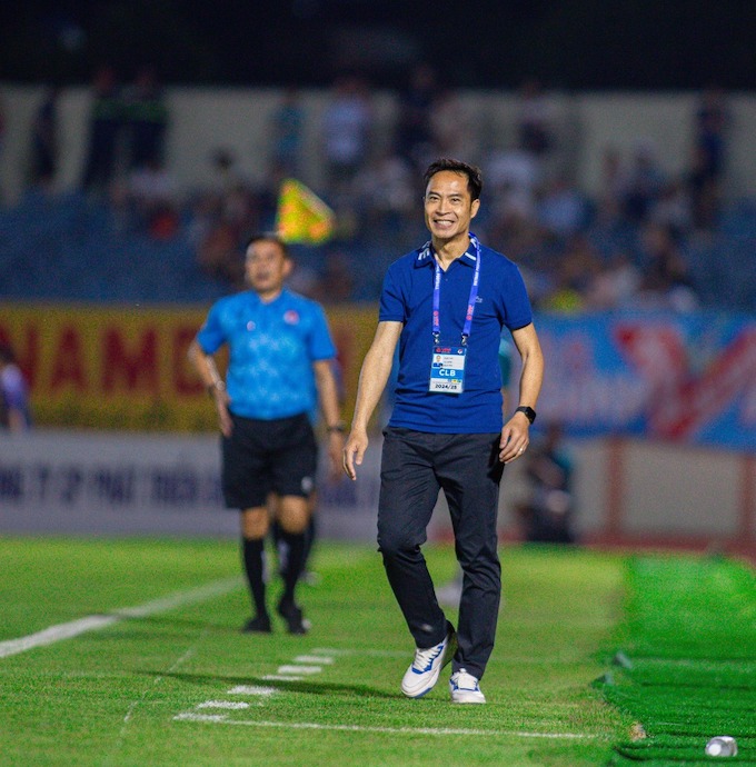 HLV Lê Đức Tuấn hy vọng SHB Đà Nẵng có thể thoát hiểm - Ảnh: Phi Hải
